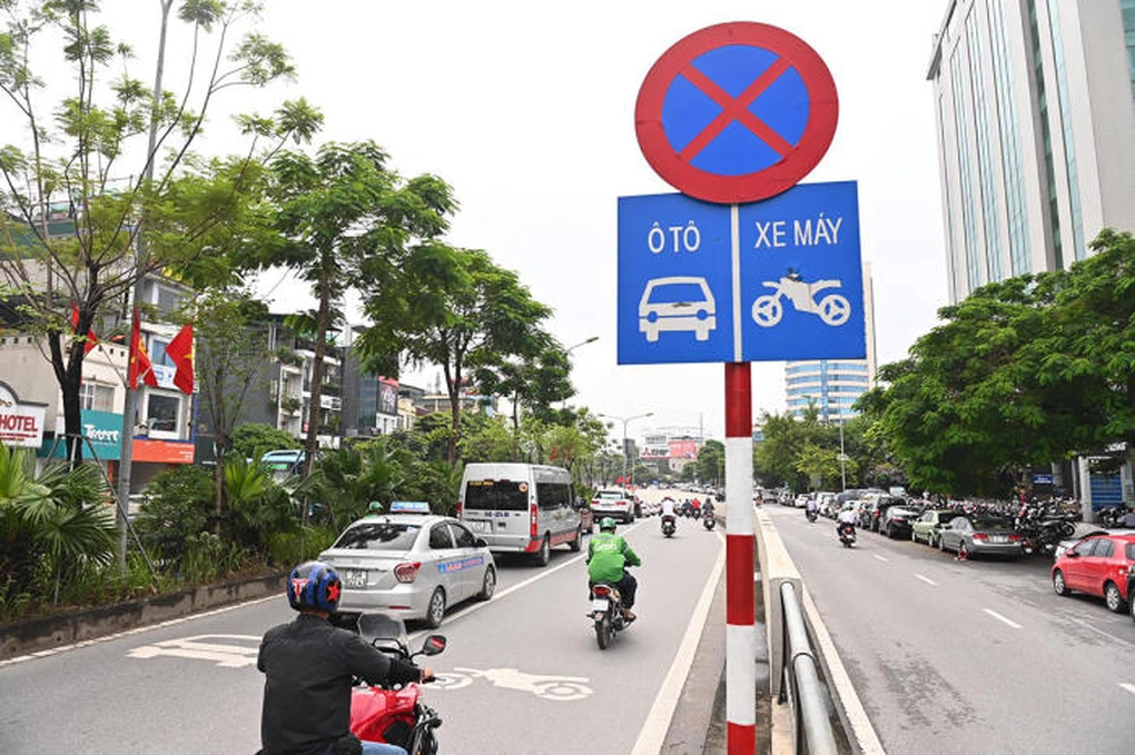 Biển báo phân chia làn đường