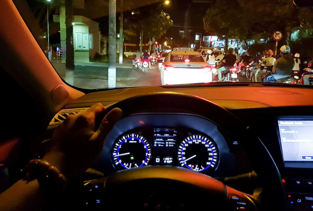 Hệ thống táp-lô và GPS nên điều chỉnh độ sáng phù hợp