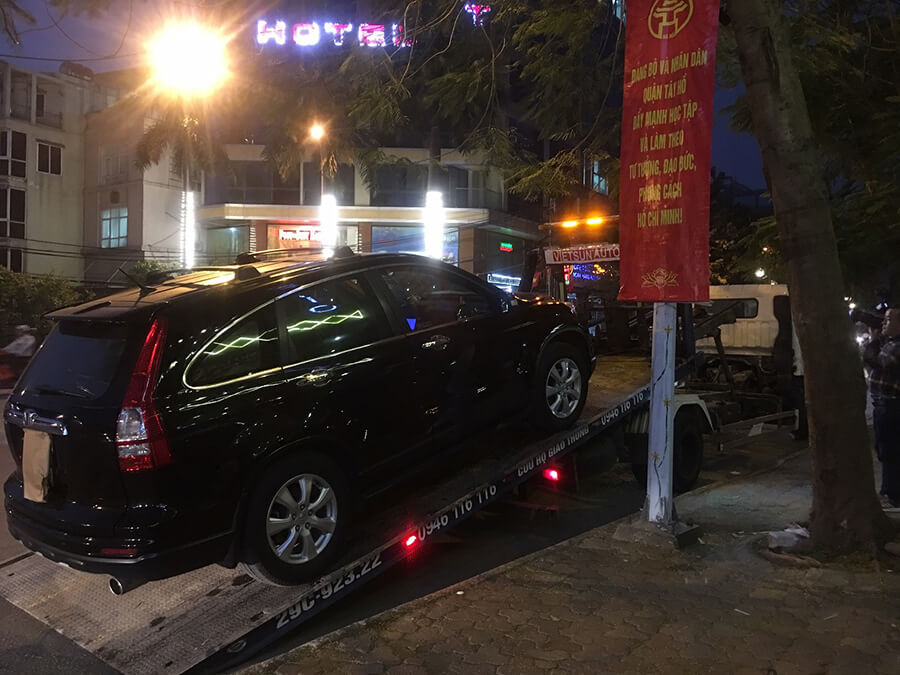 Nên thủ sẳn một vài số điện thoại của các dịch vụ cứu hộ những lúc cần thiết
