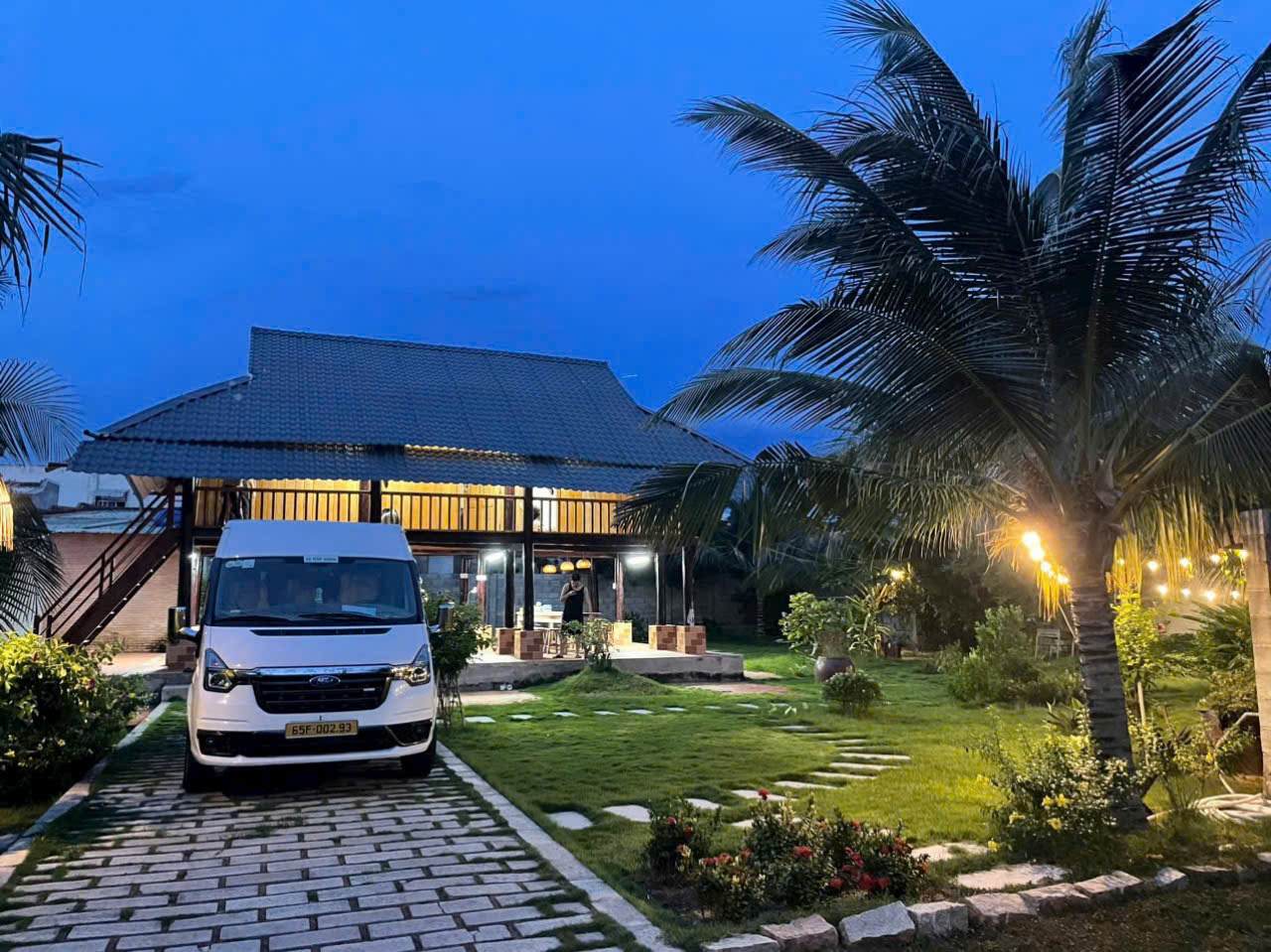 Xe 16 chỗ